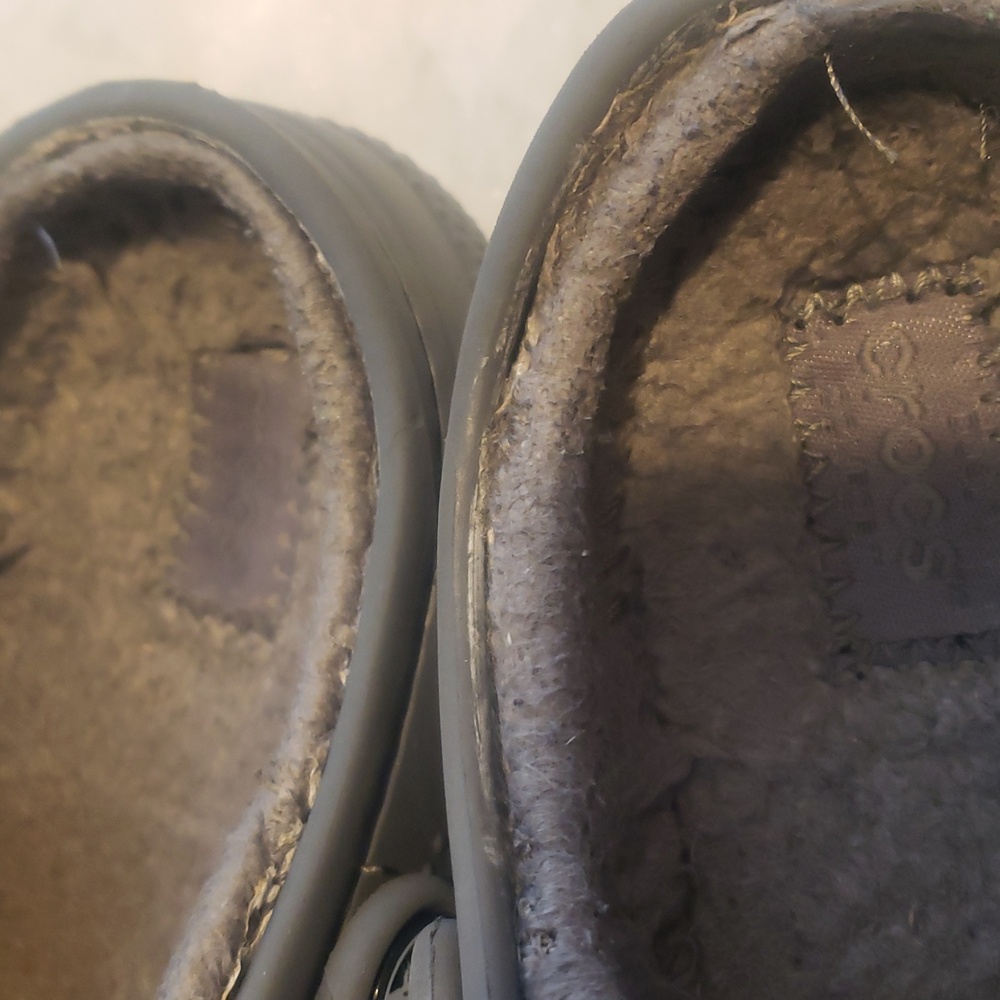 Gray lined Crocs - Picture 9 of 9